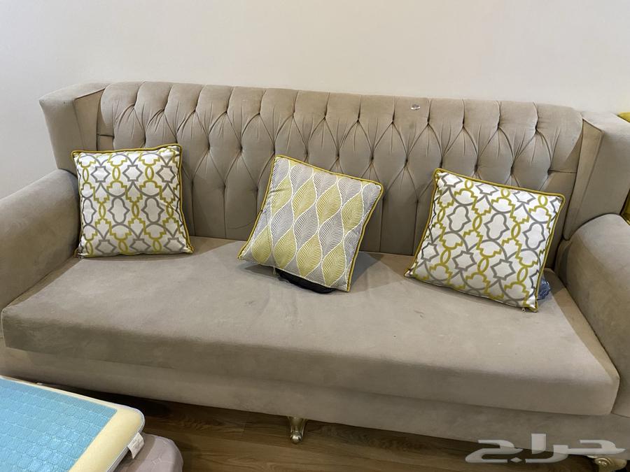 Used clean sofa, three large pieces, two small pieces and a small chair63781080841985112