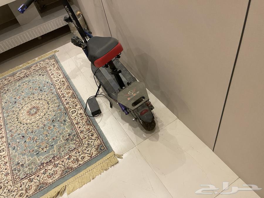 Semi-new fast scooter with seat63799434272899111