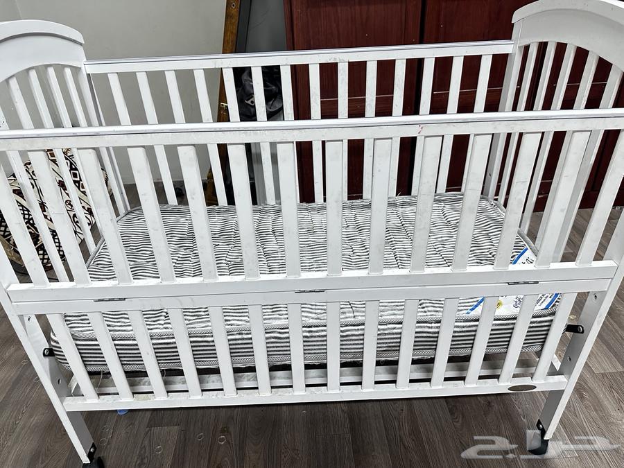 Table and bed63786736782595110