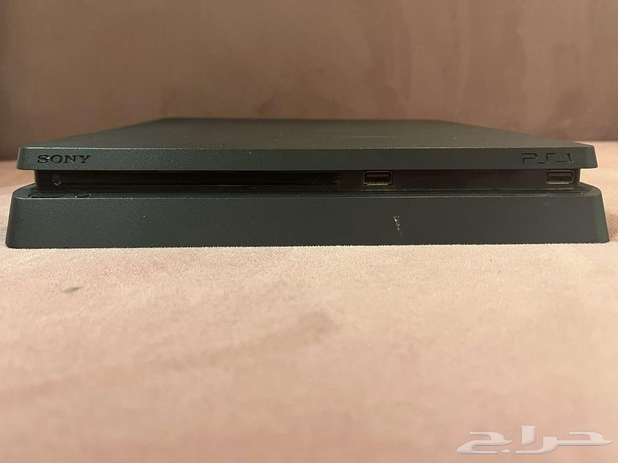 The Sony is clean, has no defects, comes with its cables, no hands required63784916557954112