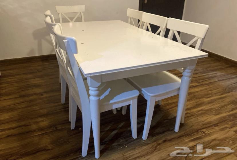 Tables and chairs for sale, the table is clean and the chairs are clean63784802315777110