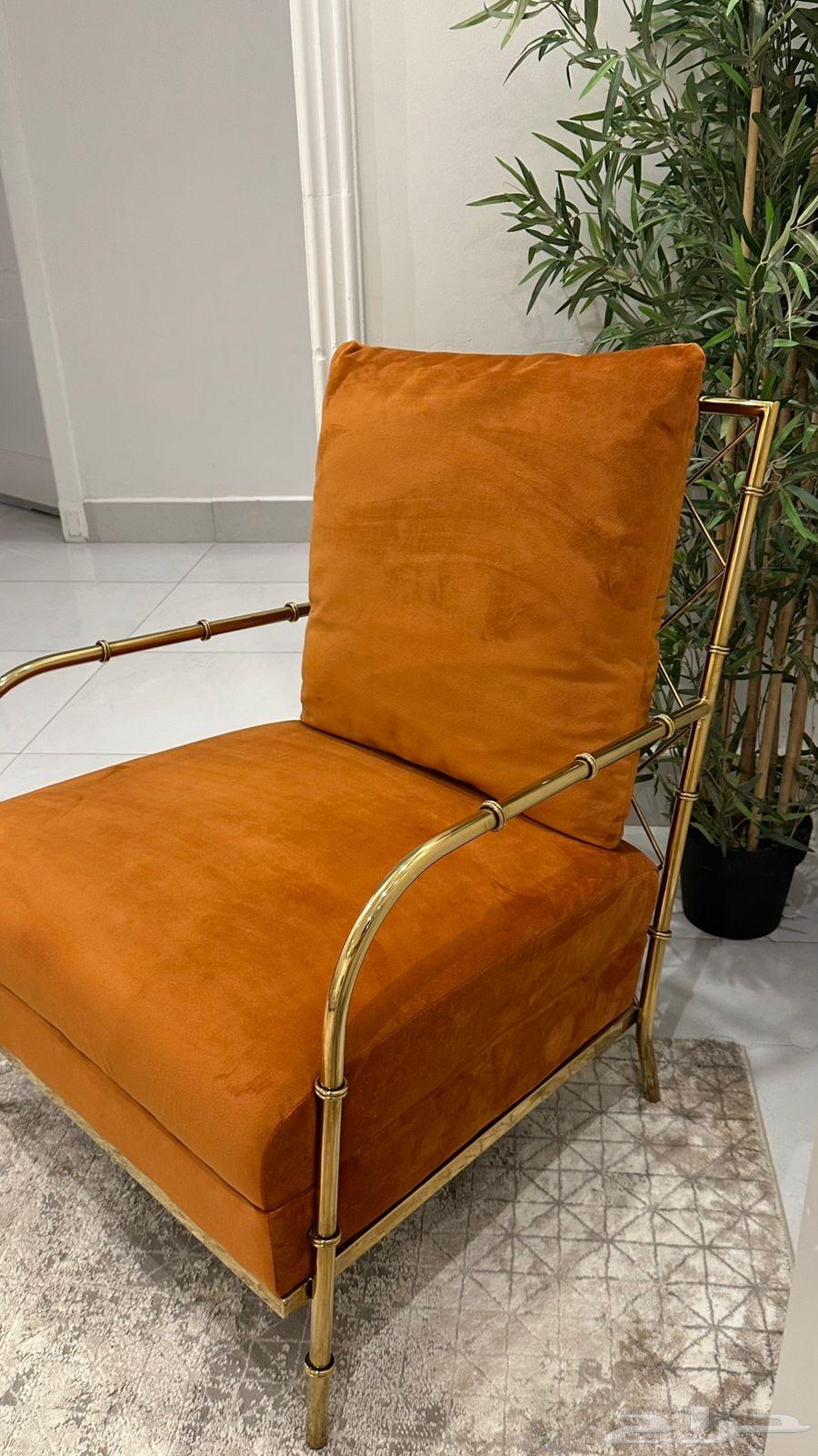 2 side tables and 2 chairs, used in good condition63781498421761113