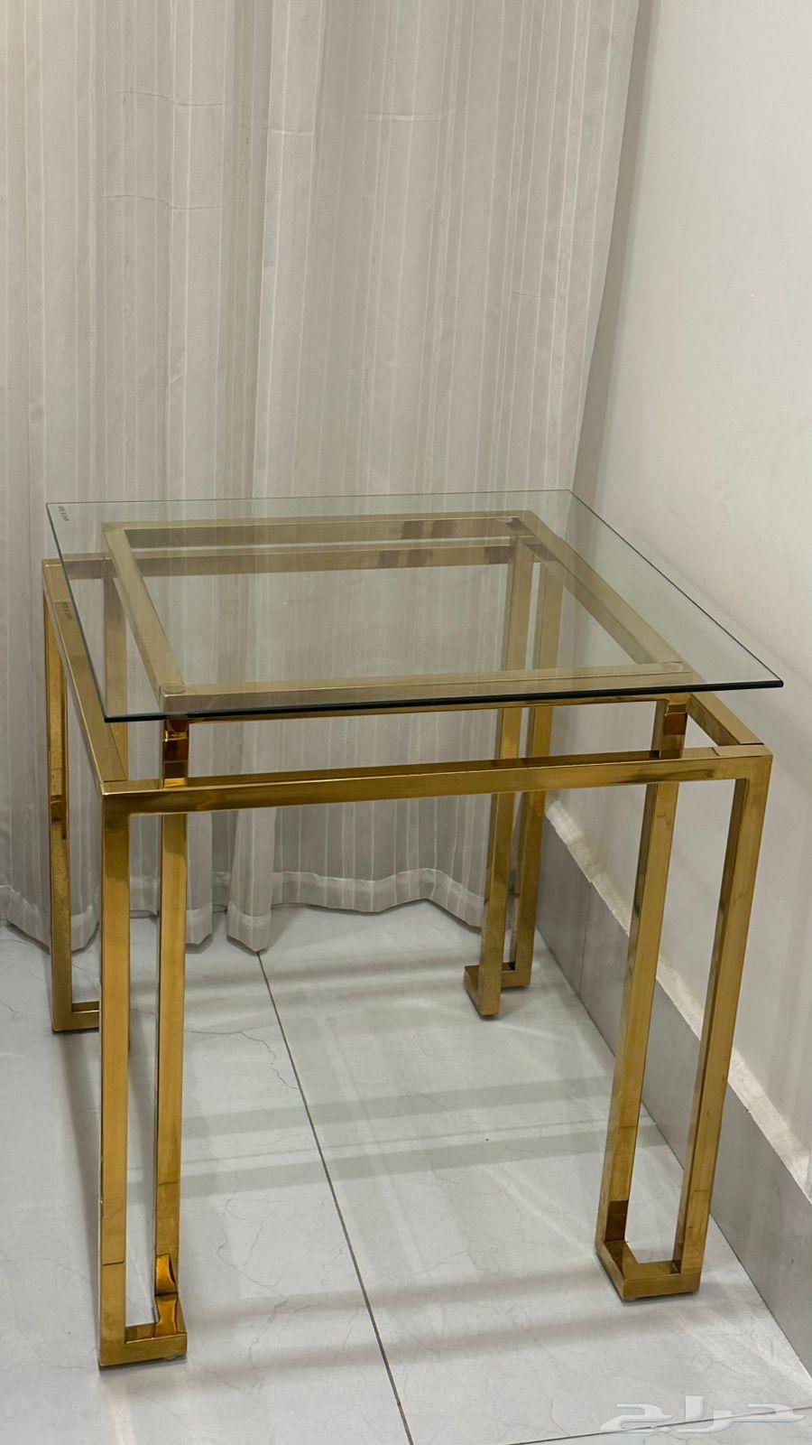 2 side tables and 2 chairs, used in good condition63781498421761111