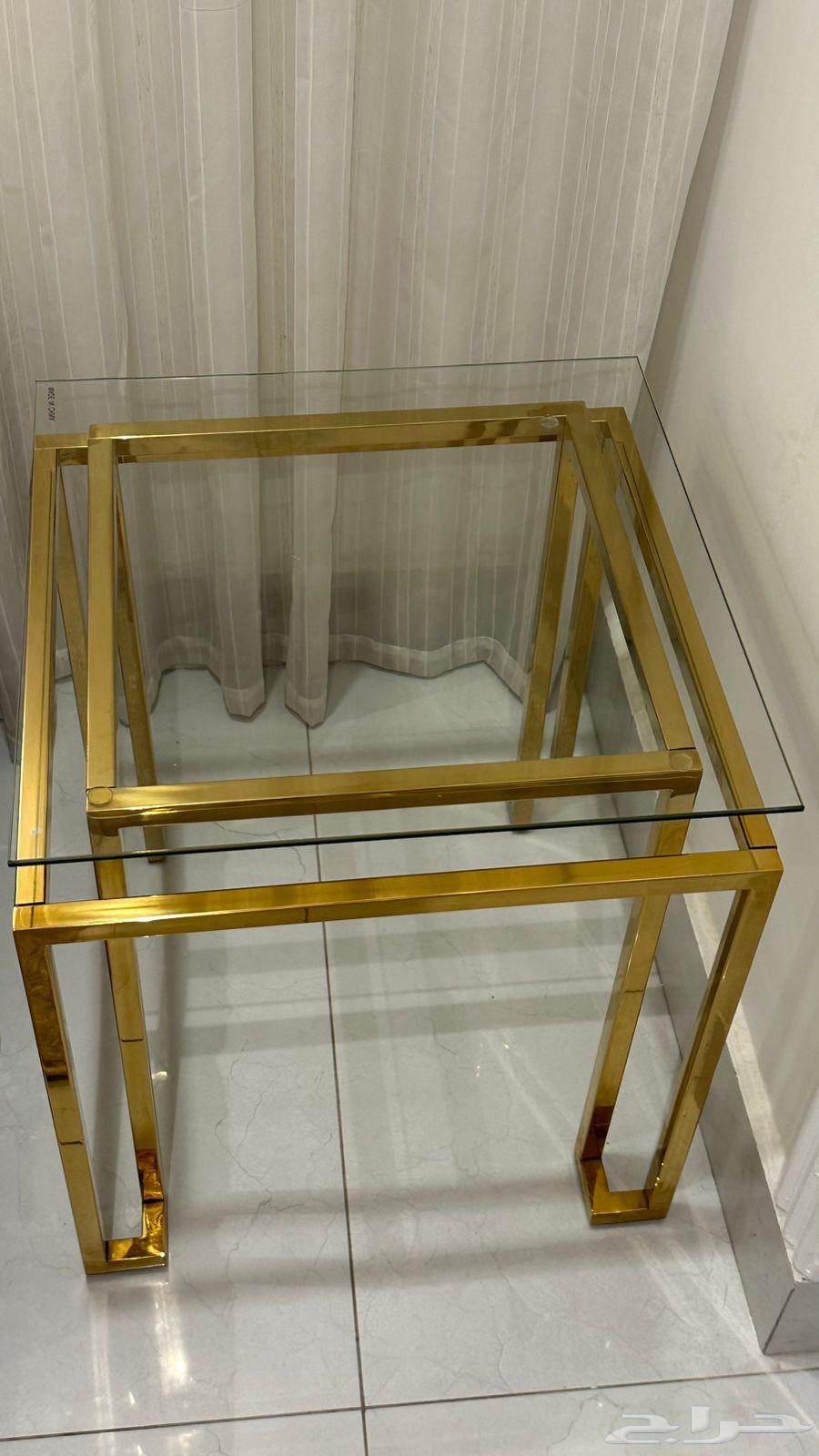2 side tables and 2 chairs, used in good condition63781498421761110