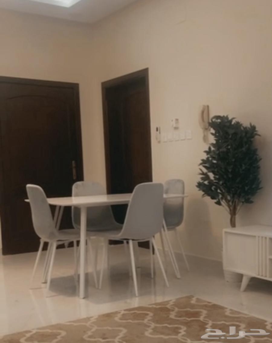 طاوله با اربع كراسي للبيع63783552693377110