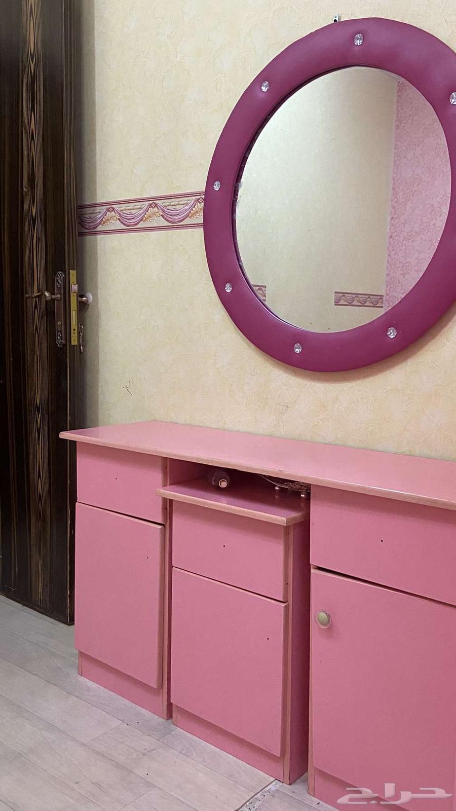 مرايه مع دولاب وتسريحه وكومدينا63791189422210110