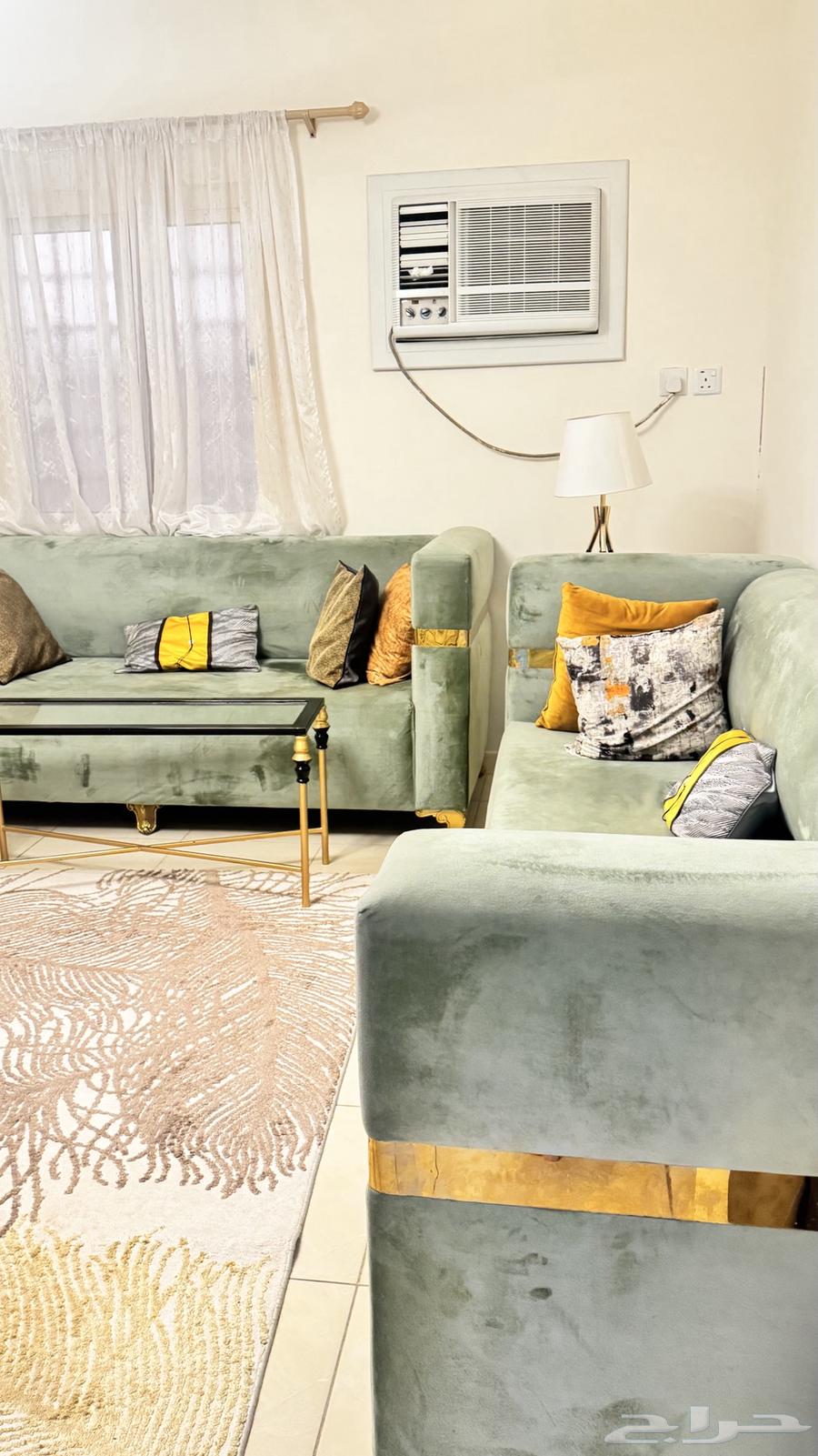 Sofa consisting of three pieces, two side tables, and three service items63790976985475111