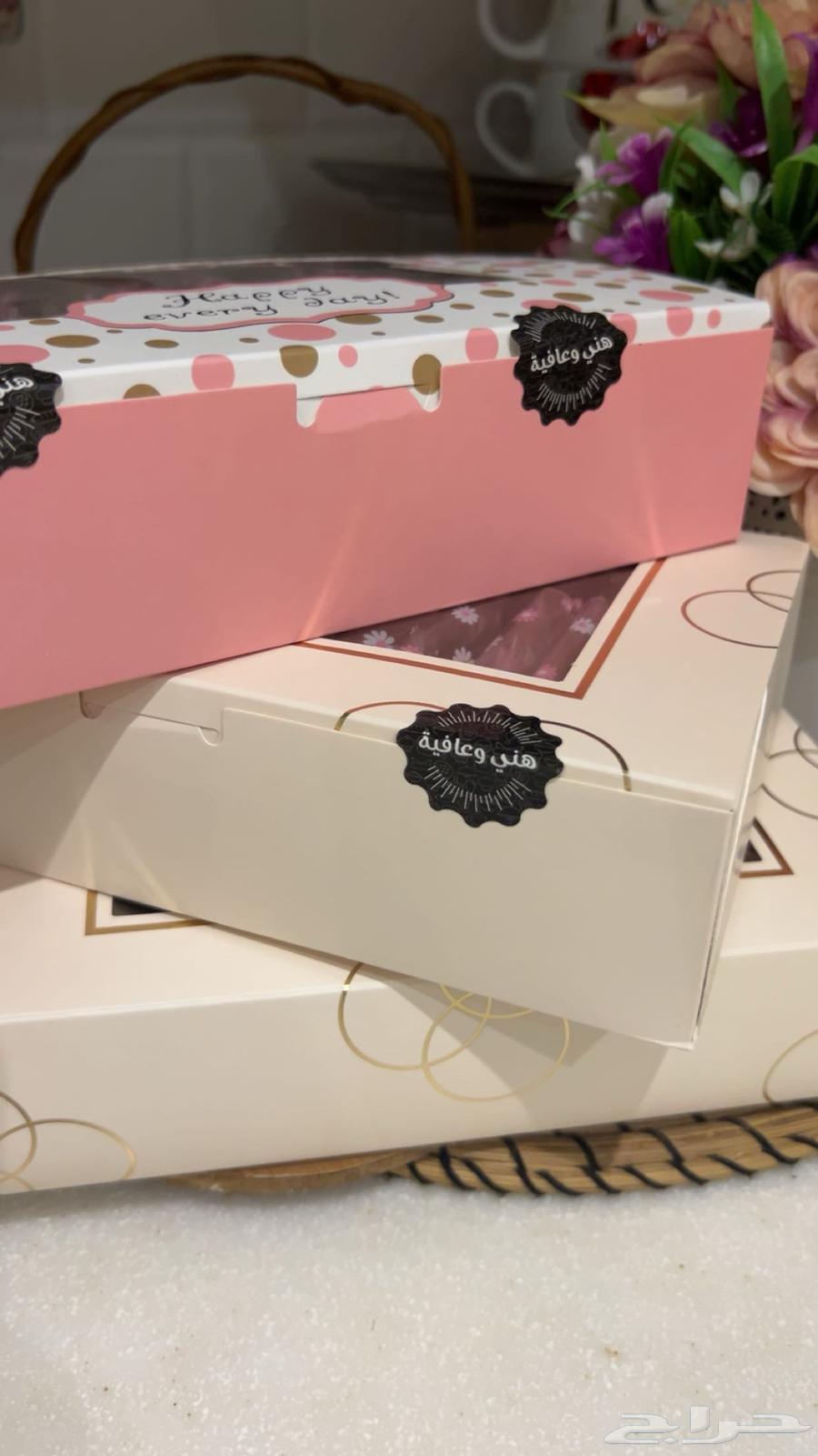 We have date-filled pastries, tobacco, and oat boxes for 35 SAR, each containing 30 pieces63790423335043113