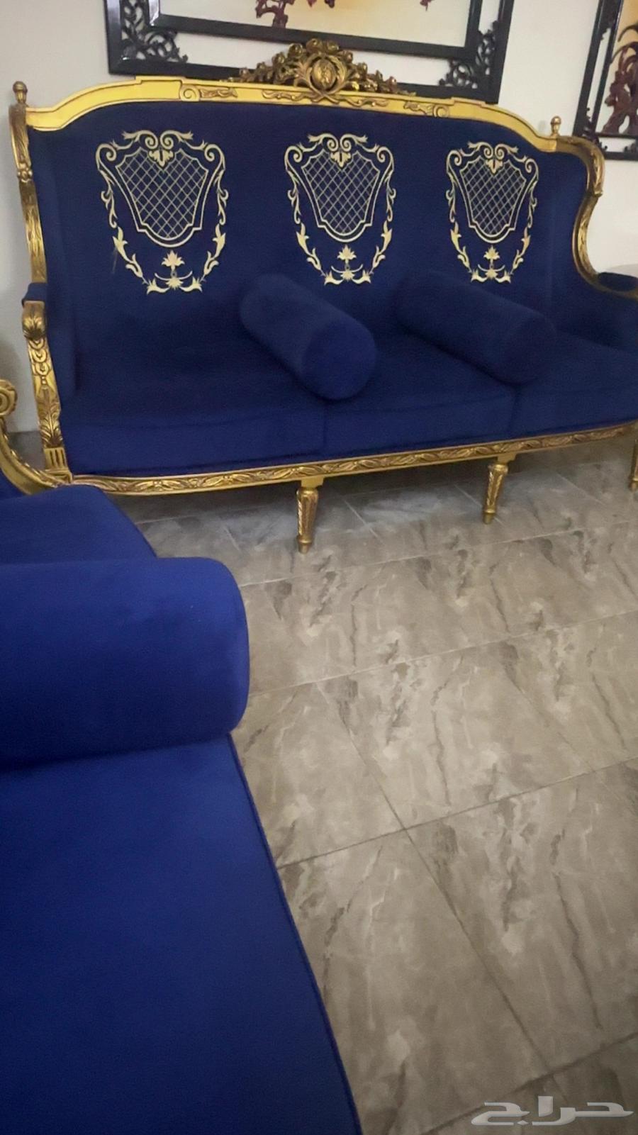 كنب كلاسيكي نظيف جدا مع 4 طاولات63789895638018114