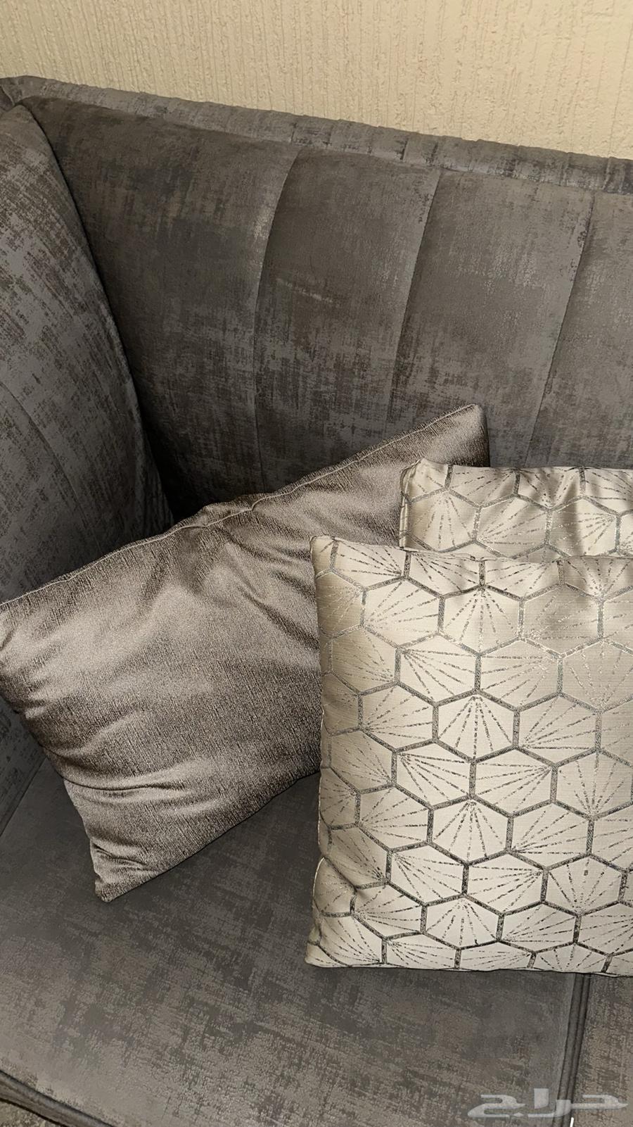 Sofa for sale with small attachment63790651034498114