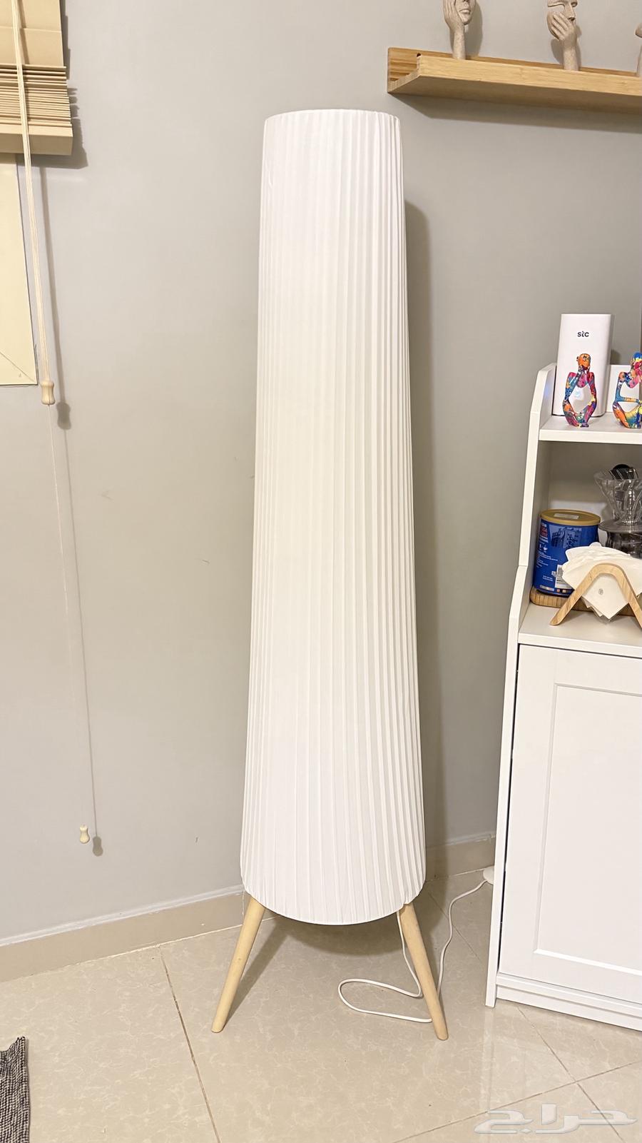 I have a new lamp with its box and a new curtain in the same shape63788632815618110