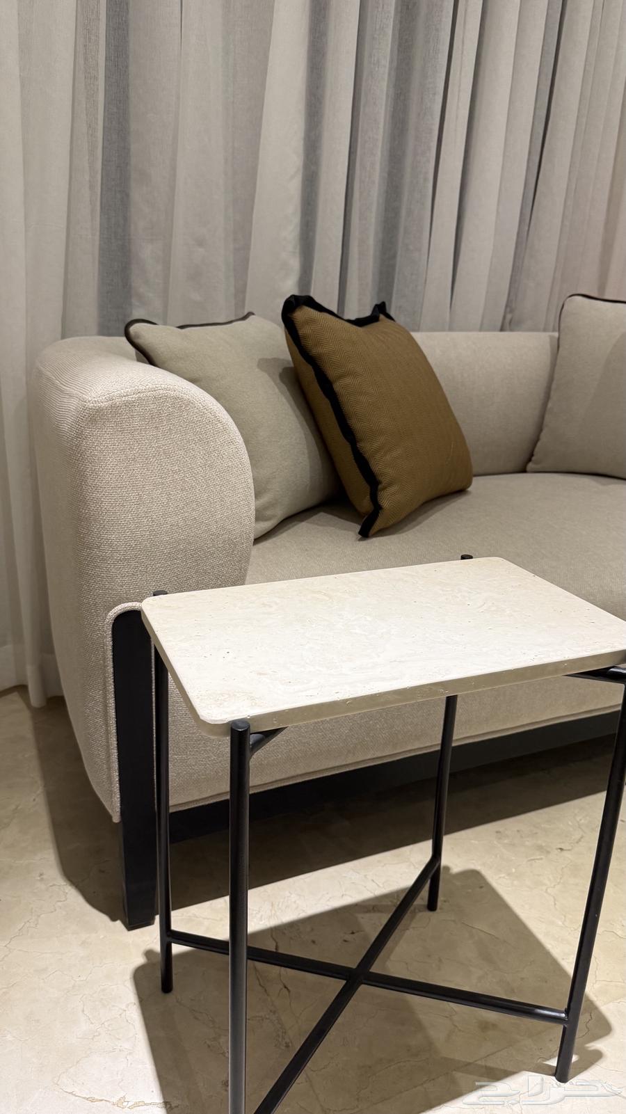 طاولات جديده ماستخدمت سبب البيع مومناسبه المجلس 6 حبات63788008923651110