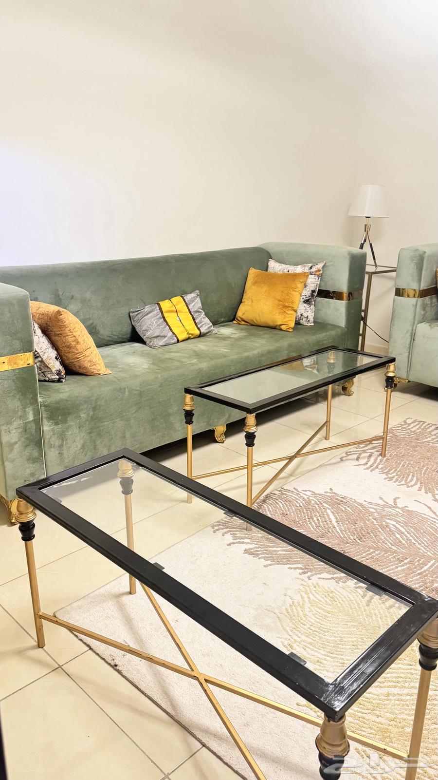 Sofa consisting of three pieces, two side tables, and three service items63790976985475110