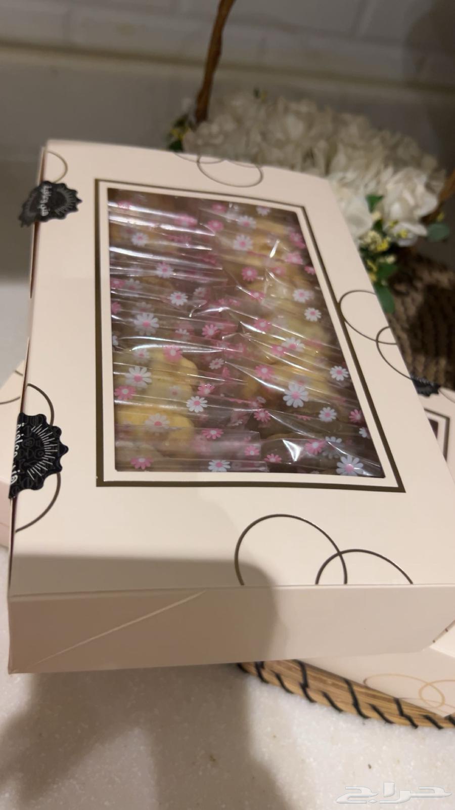 We have date-filled pastries, tobacco, and oat boxes for 35 SAR, each containing 30 pieces63790423335043114