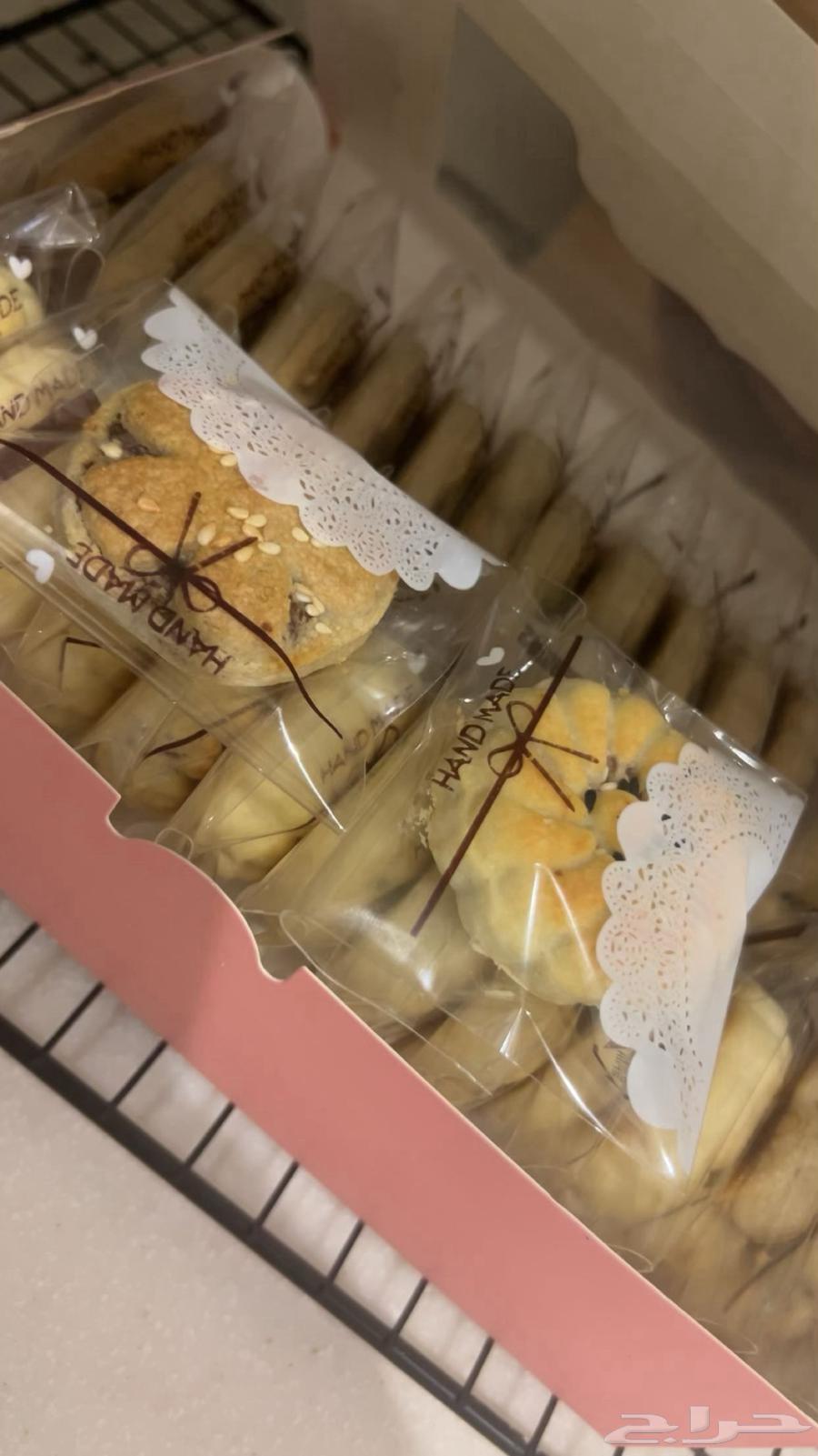 We have date-filled pastries, tobacco, and oat boxes for 35 SAR, each containing 30 pieces63790423335043111