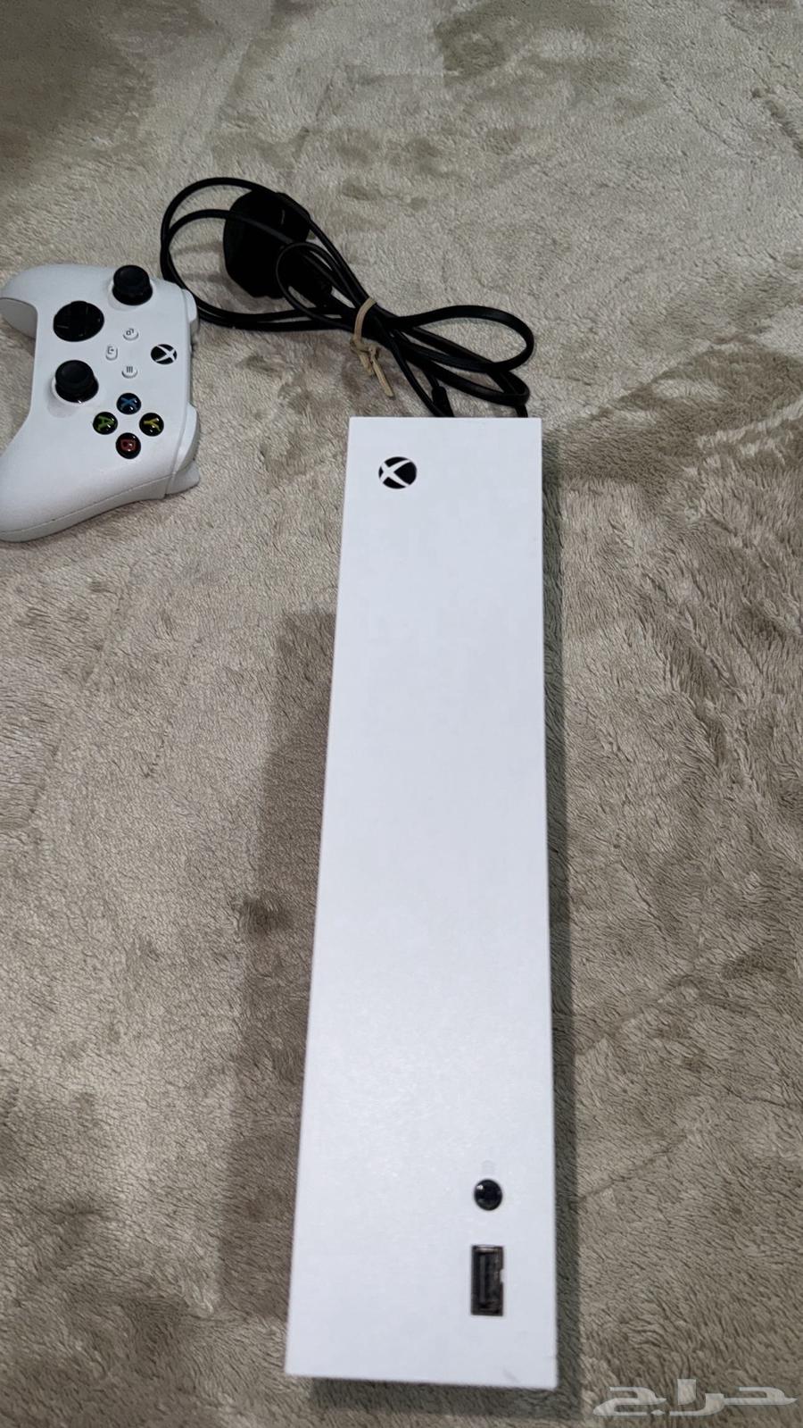 Xbox Series S, almost new with invoice63797997642881112