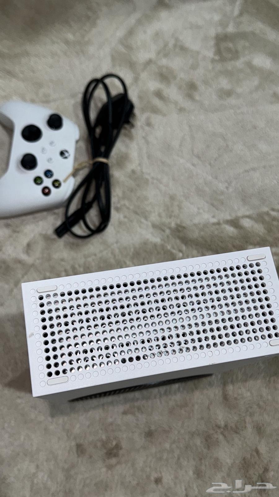 Xbox Series S, almost new with invoice63797997642881114