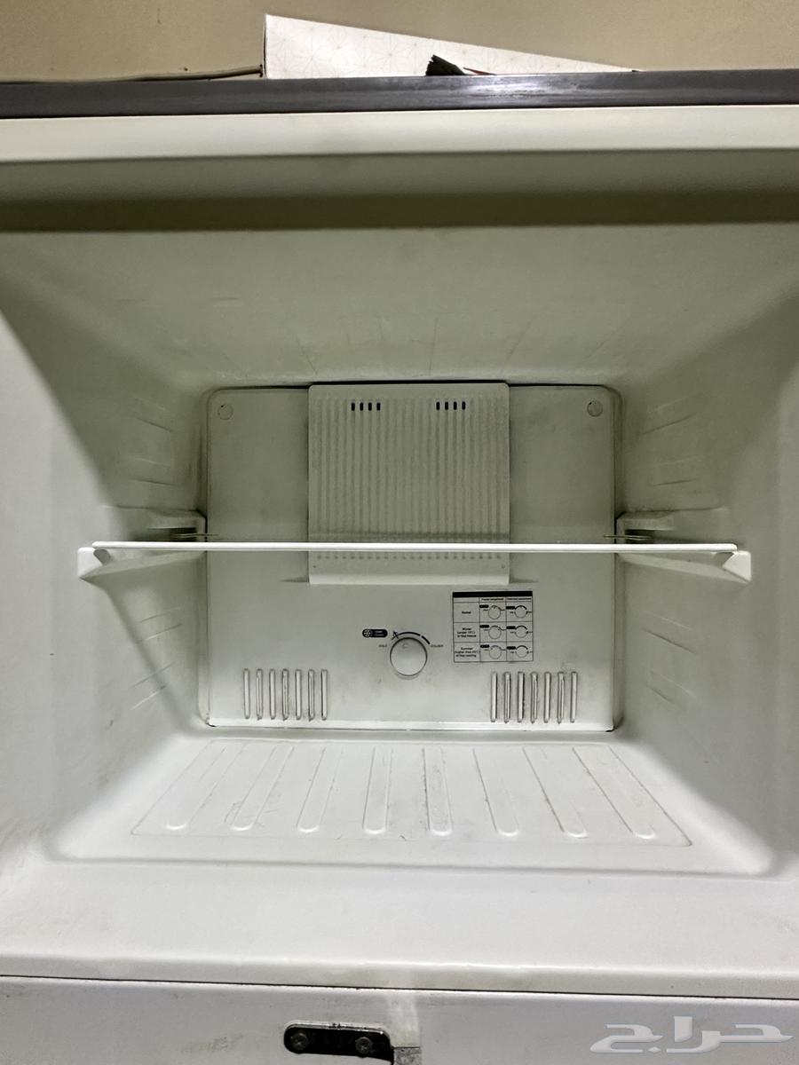 A new, clean refrigerator with no damage or defects, and it cools well63798299775874111