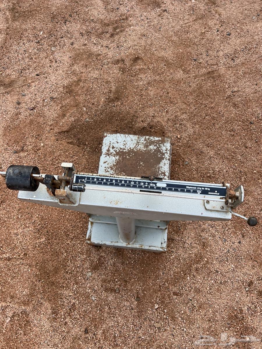 An old heavy scale, light storage use suitable for weighing dates and sugar63790423465346111
