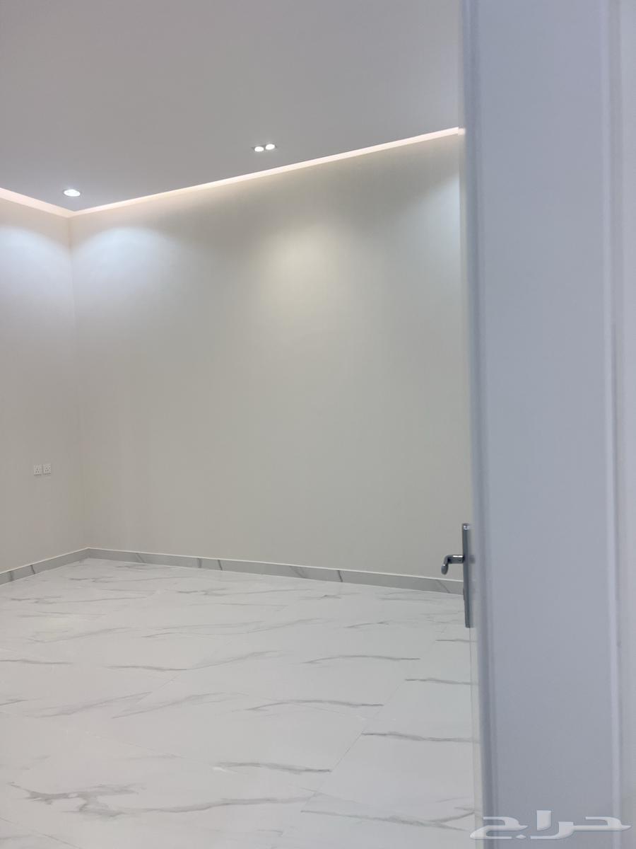 للبيع دور ارضي مؤسس شقتين بحي السلمان ببريده63612309896579111