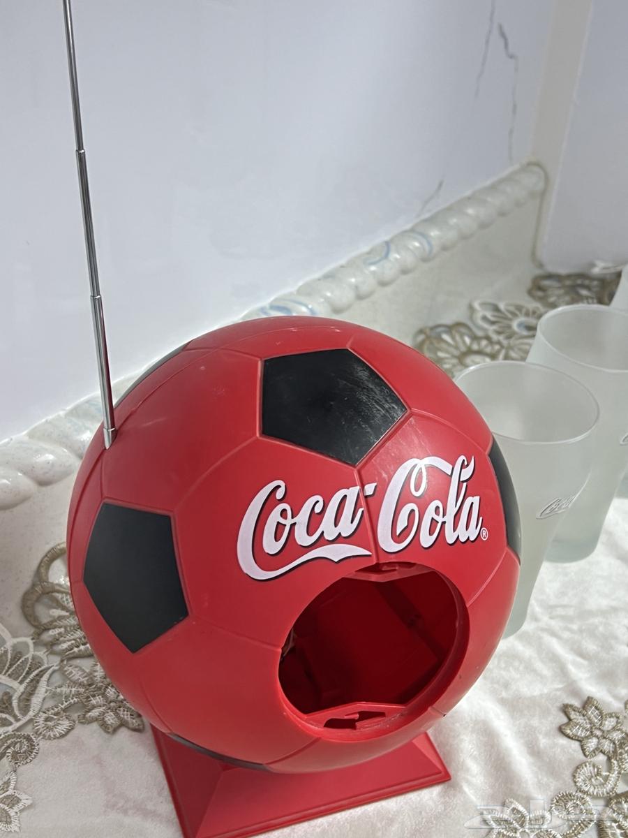 Coca-Cola company radio from the 90s and three stored icy glasses63789470990082110