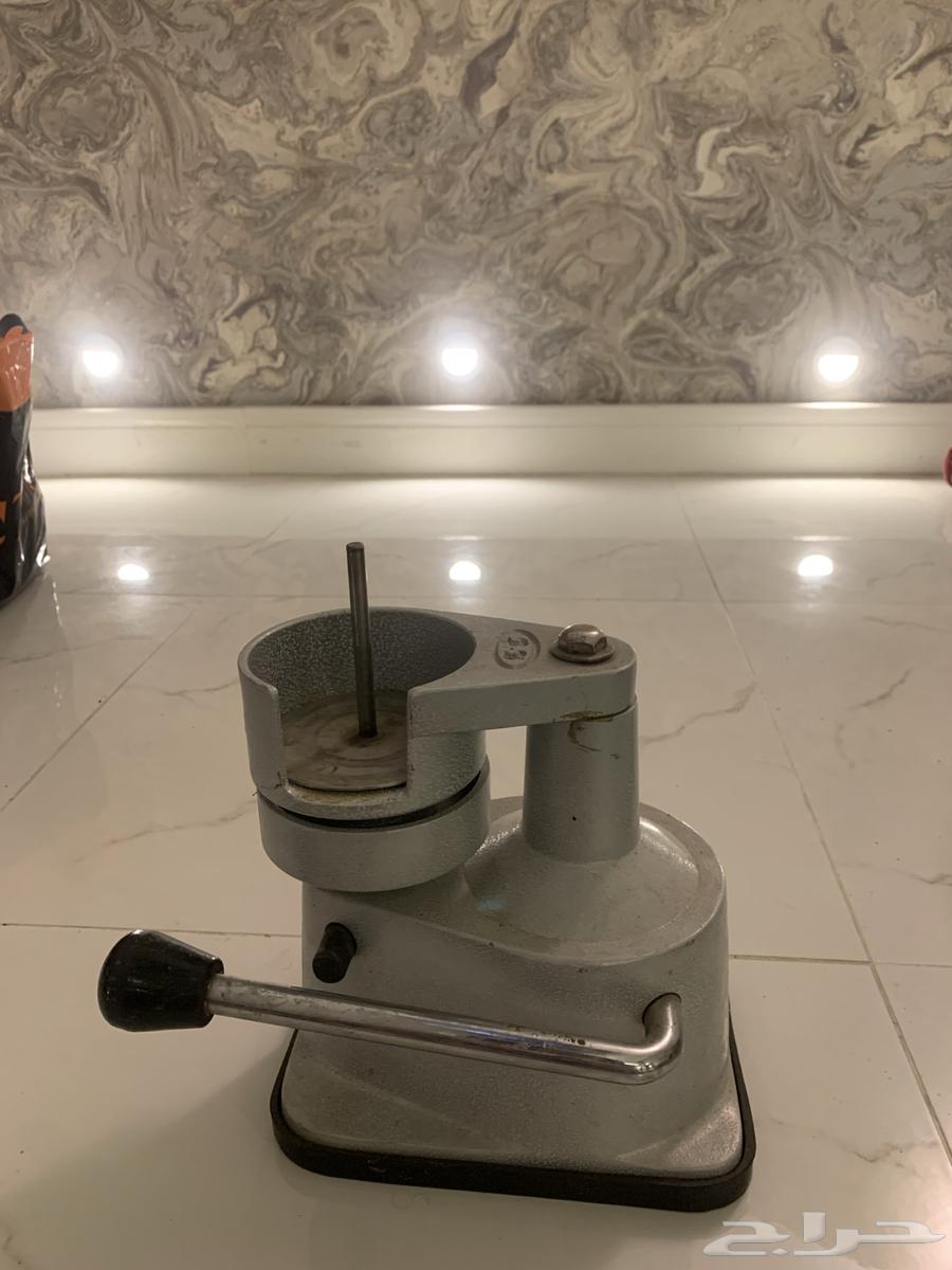 خلاط وسخان وقلايه بطاطس وبراد شاهي كبير وجهاز لفك العلب63797377938690111