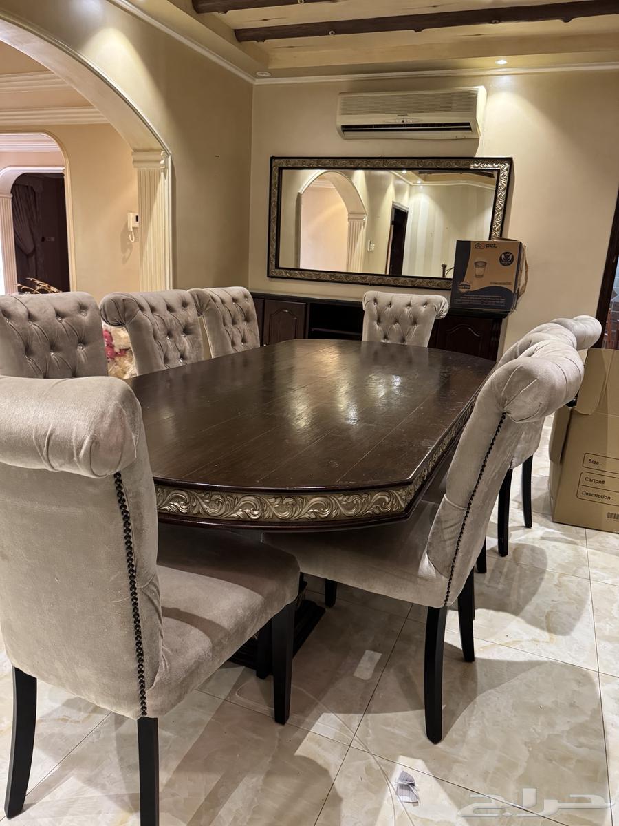 للبيع دواليب من العصفور وكنب ايكيا وطاولة طعام63796343691393110