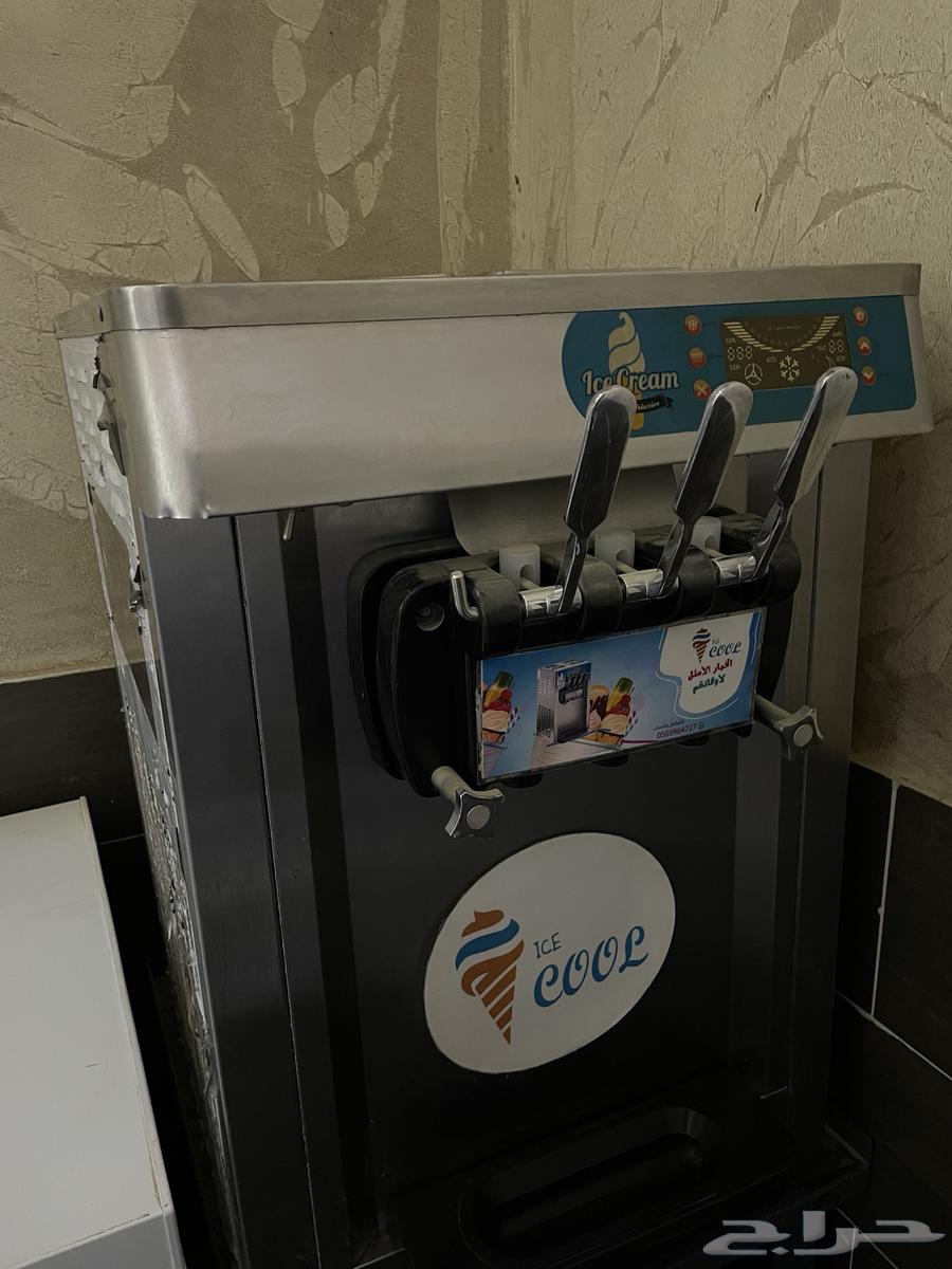 Medium ice cream machine with a base63798393066242110