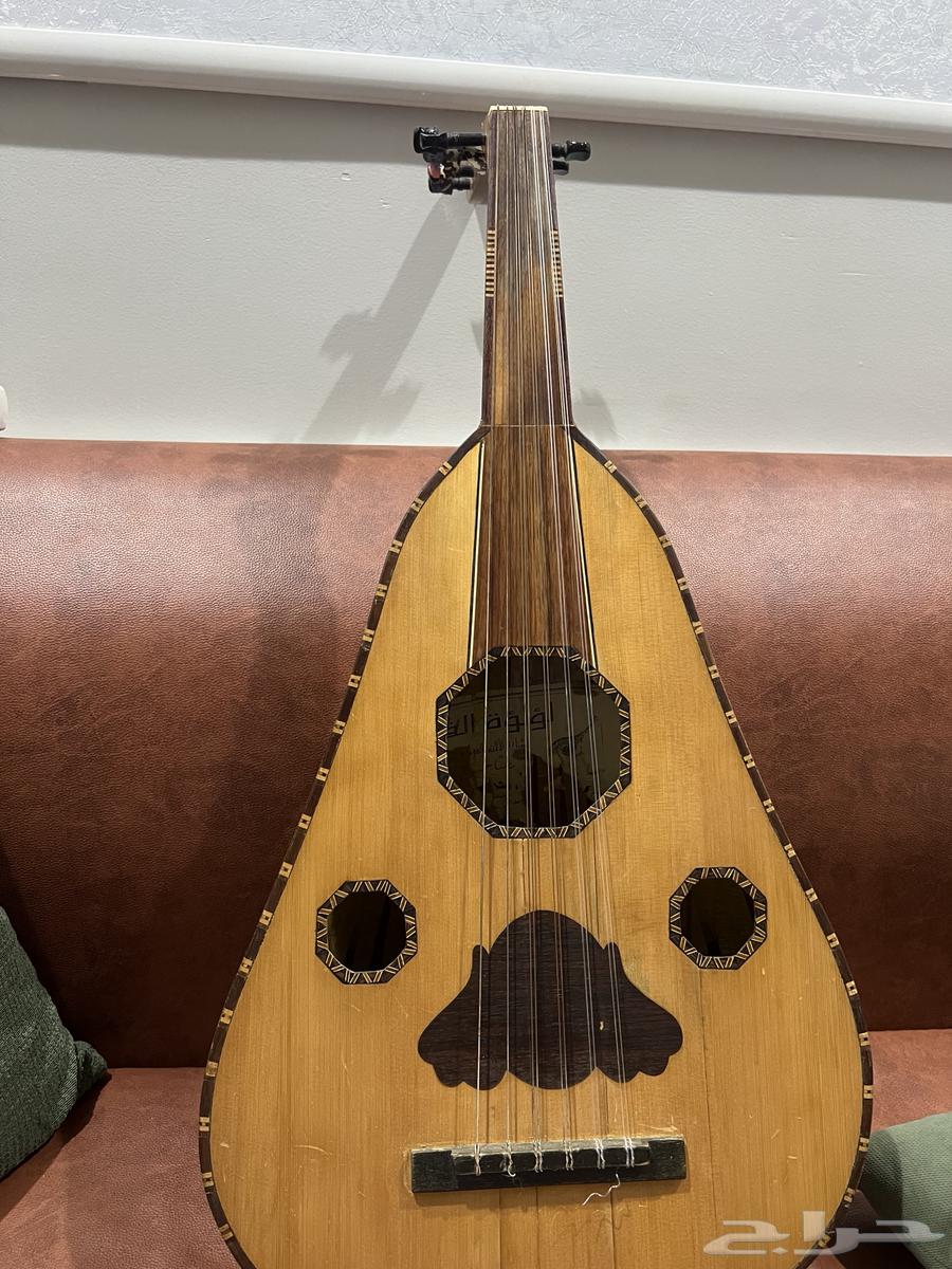 Anciently crafted pear wood oud with essential sound and gentle touch63798393174275112