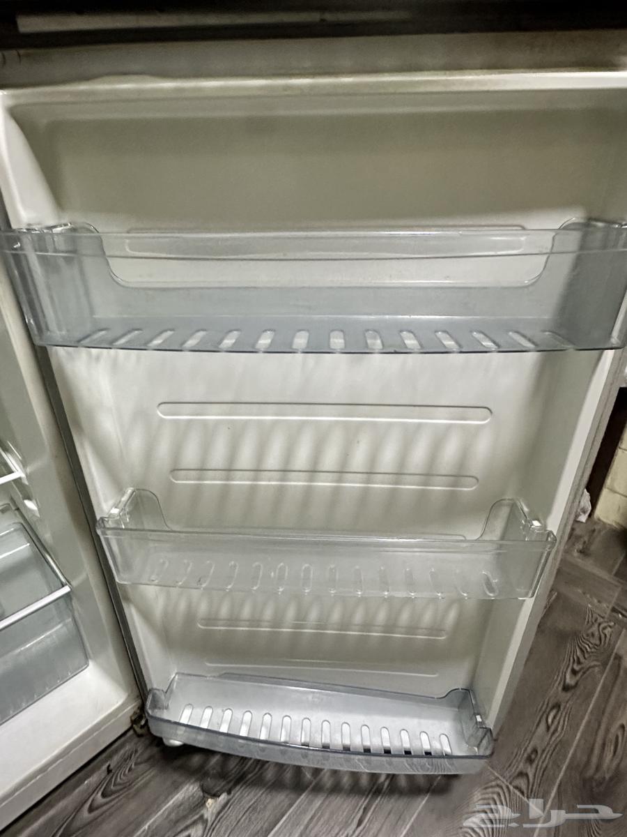 A new, clean refrigerator with no damage or defects, and it cools well63798299775874112