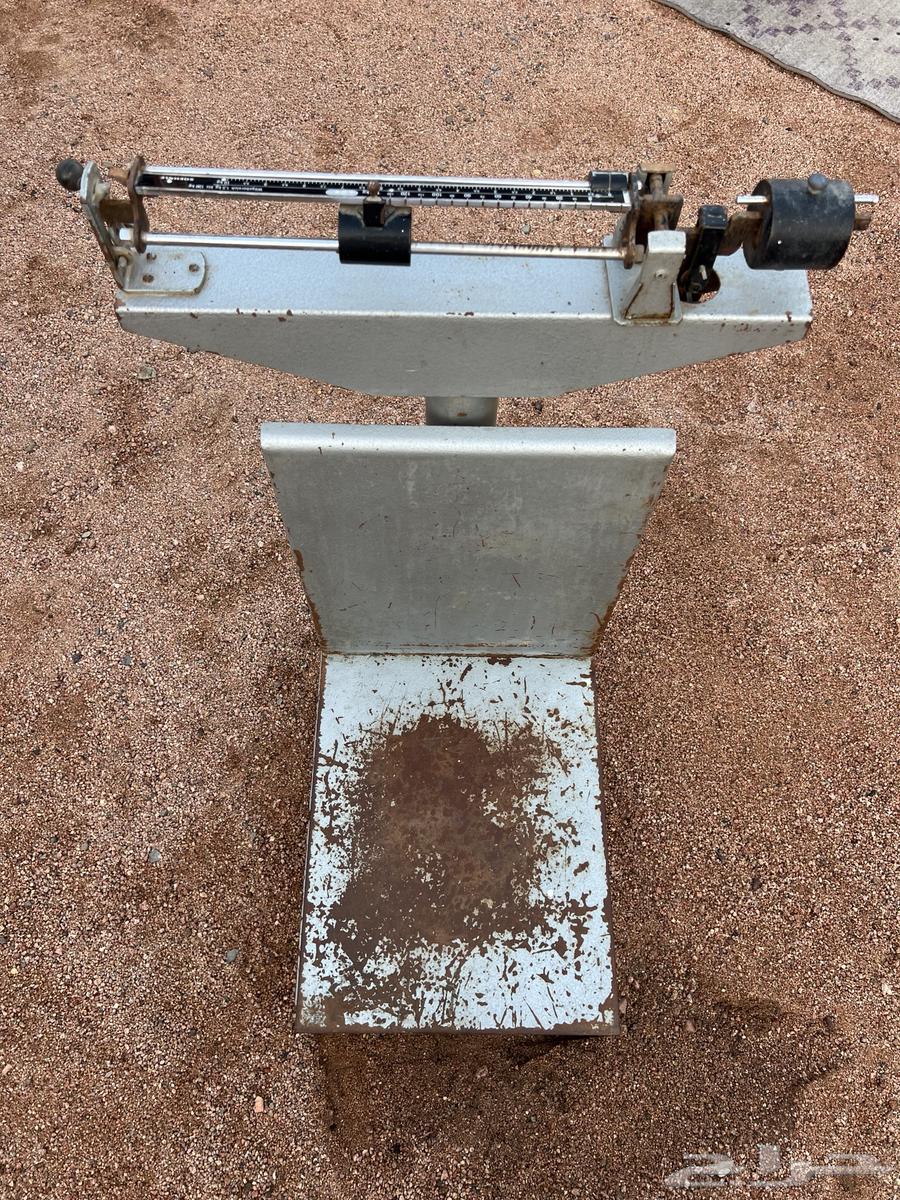 An old heavy scale, light storage use suitable for weighing dates and sugar63790423465346110