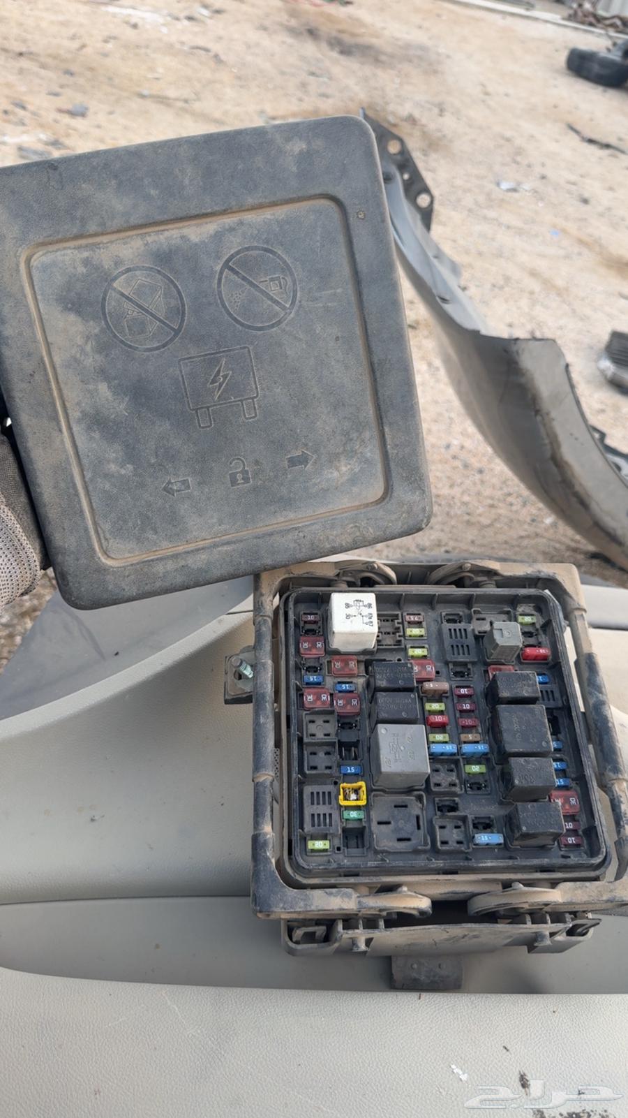 علبة فيوز كابرس 14 15 1663983448628866110