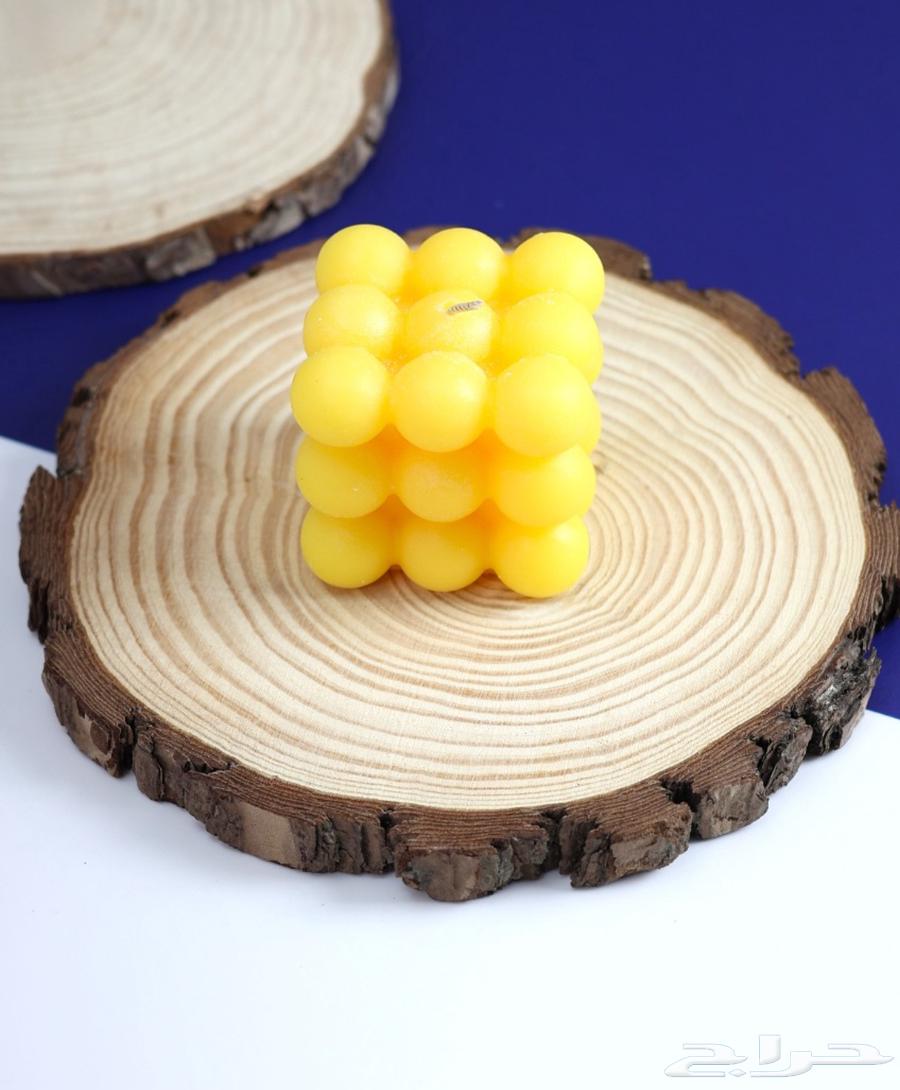 Candle distributions in various colors and shapes with customization options63624368322306114