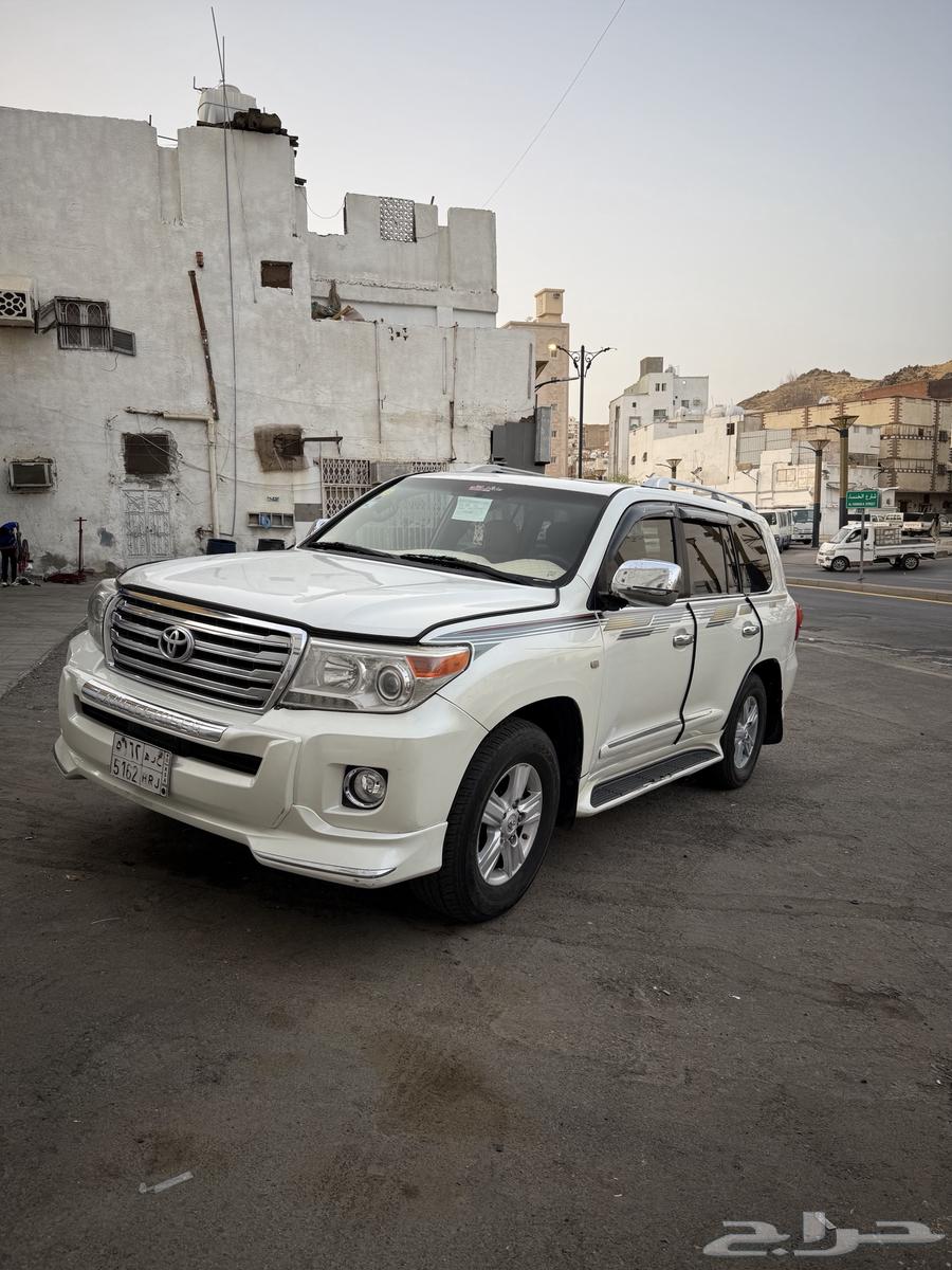 جيب لاندكروزر 201063991042704130111