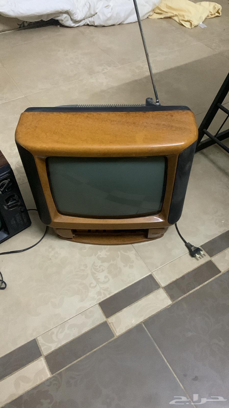 Working and Non-Working Old TV63841080531330110