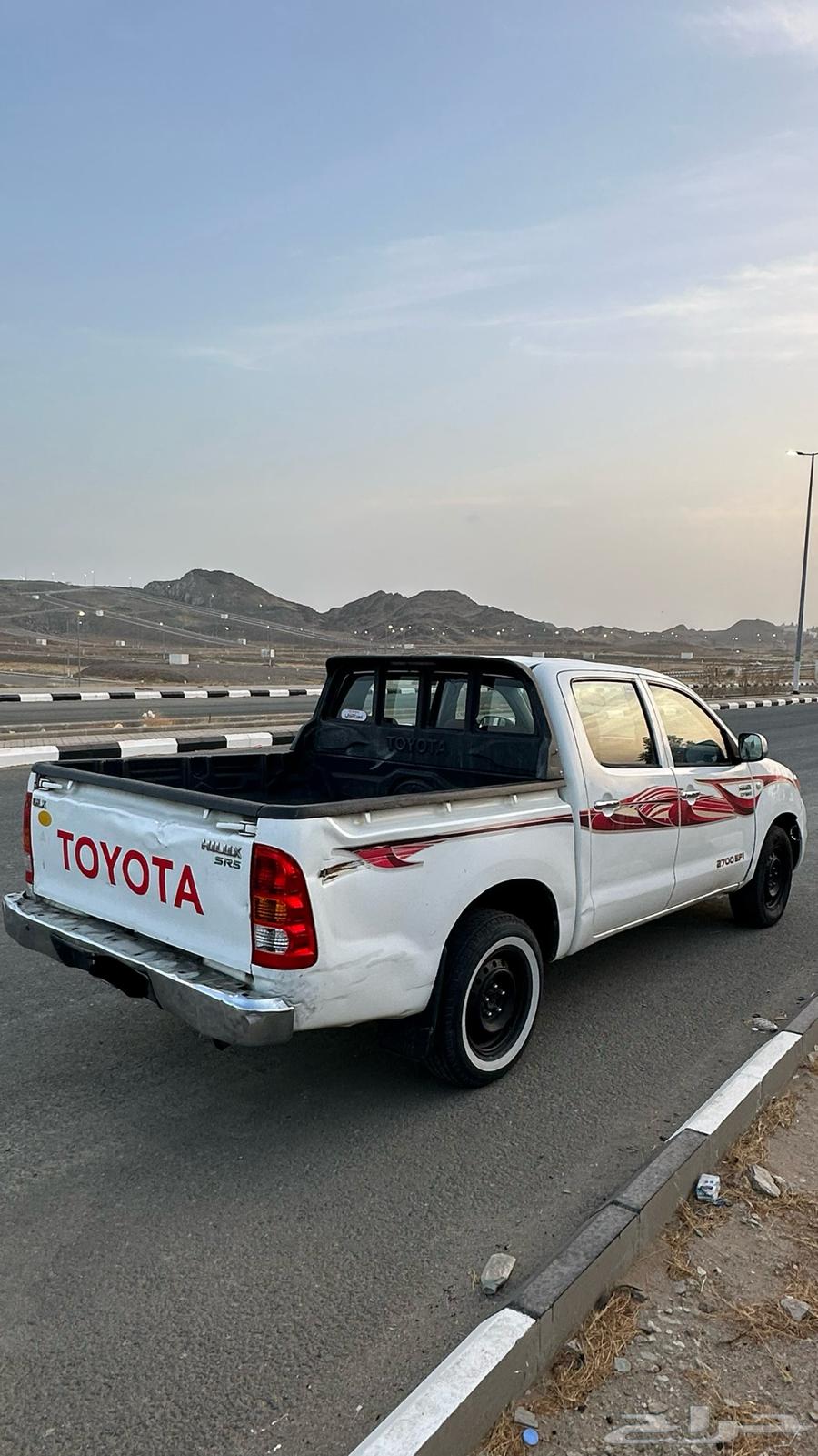 HiLux 201064040316990978113