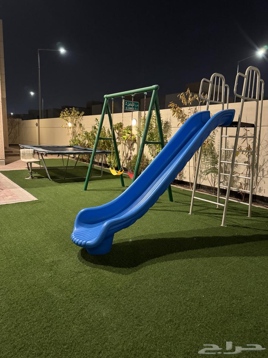 Swing, slide and inflatable castle63856185813378110