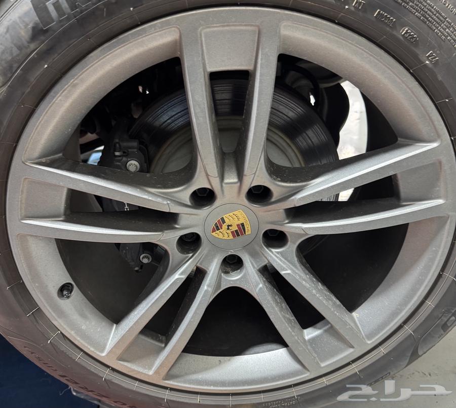 Porsche Cayenne and Kala Semi-New 2024 Cayenne Turbo Rims64040972882178112