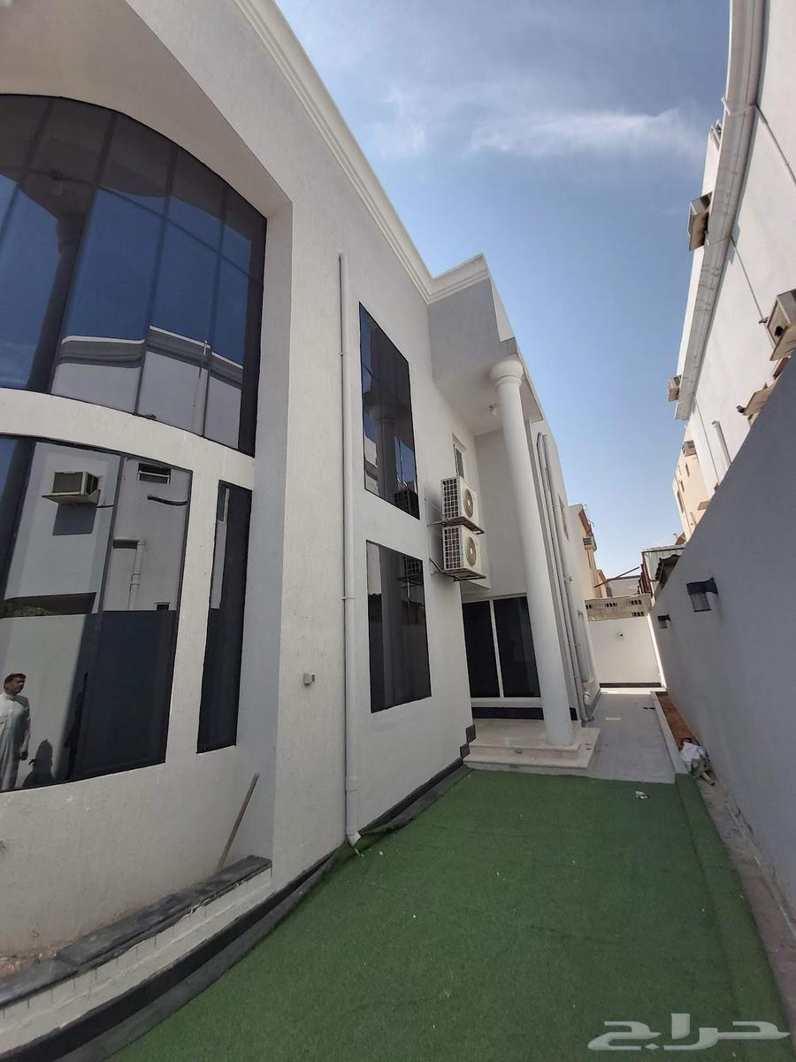 تفصيل نوافذ والالمنيوم و ابواب خشب و زجاج و درابزين و اثاث63613908720259112