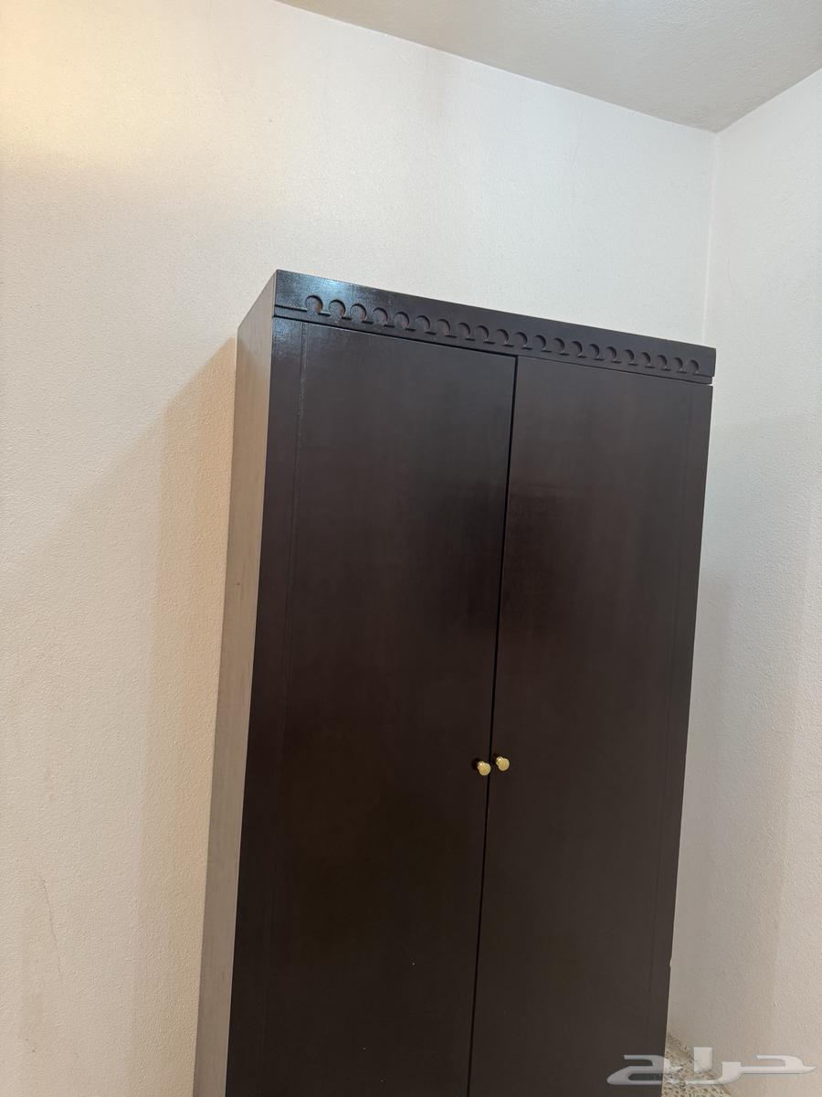 2 wardrobes and 4 wooden beds63870652203650110