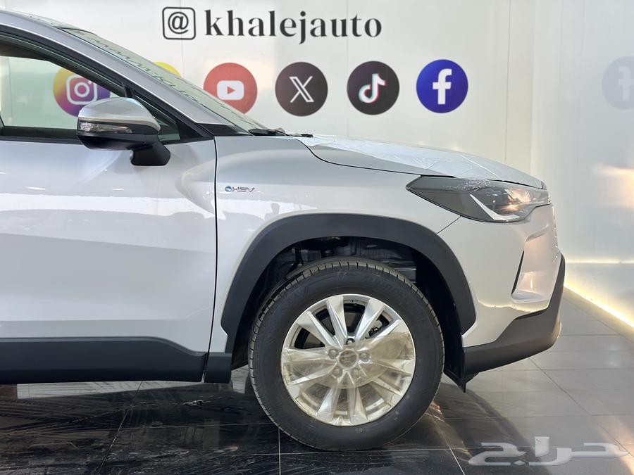 2025 Toyota Corolla Cross LE Hybrid64069371047938112