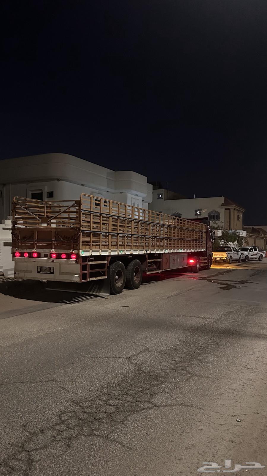 Apple and furniture moving63614138509057113
