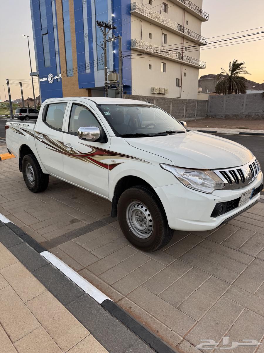 For sale Mitsubishi 2018 with dual manual transmission63398197685633111