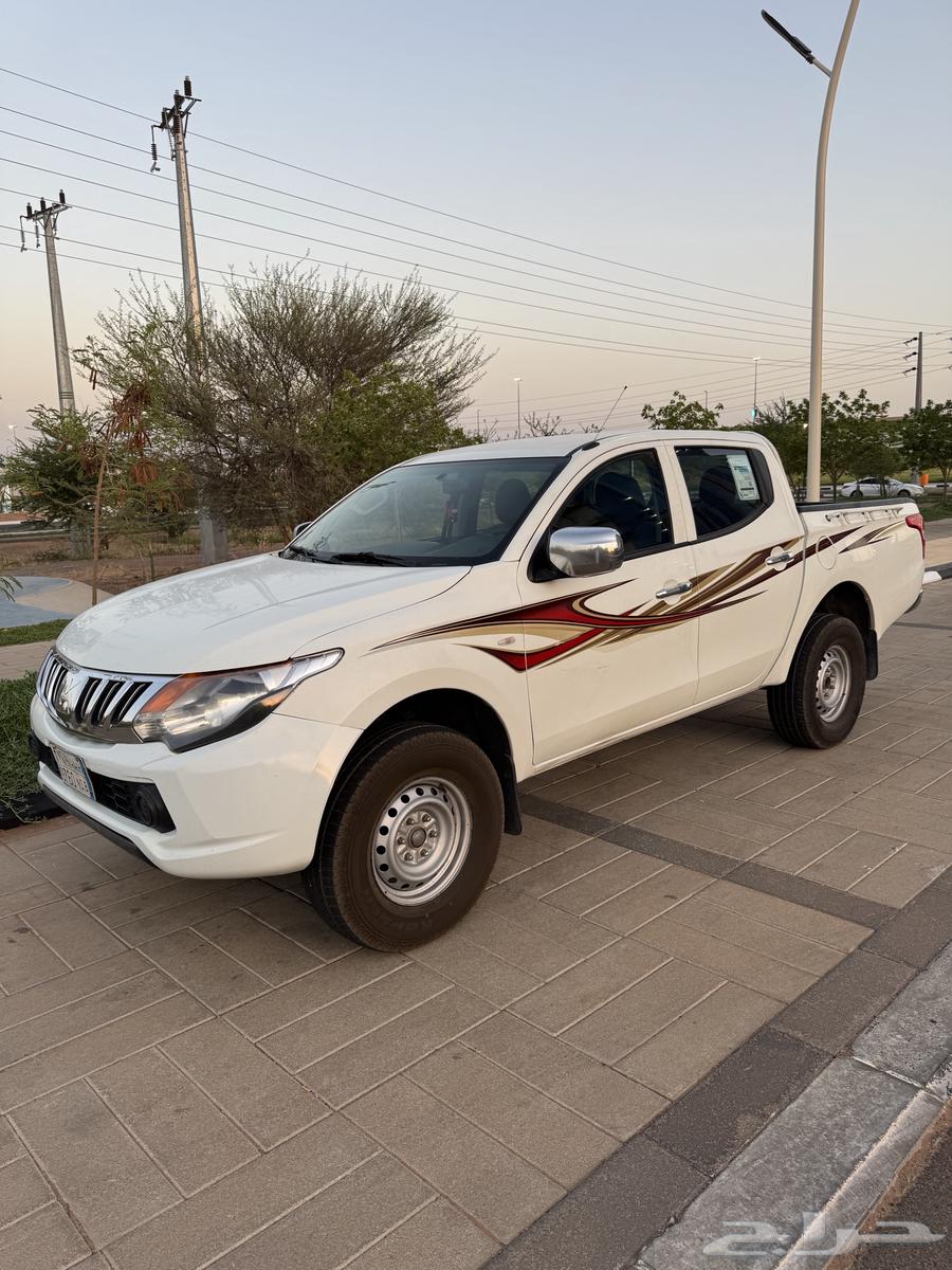 For sale Mitsubishi 2018 with dual manual transmission633981976856331125