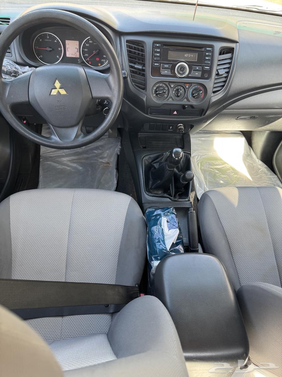 For sale Mitsubishi 2018 with dual manual transmission63398197685633113