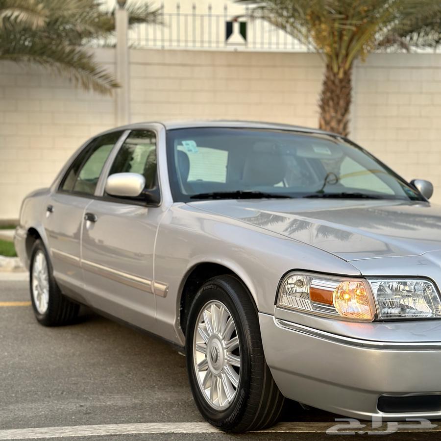 For sale 2011 Ford Marquis, clean64103406604162113
