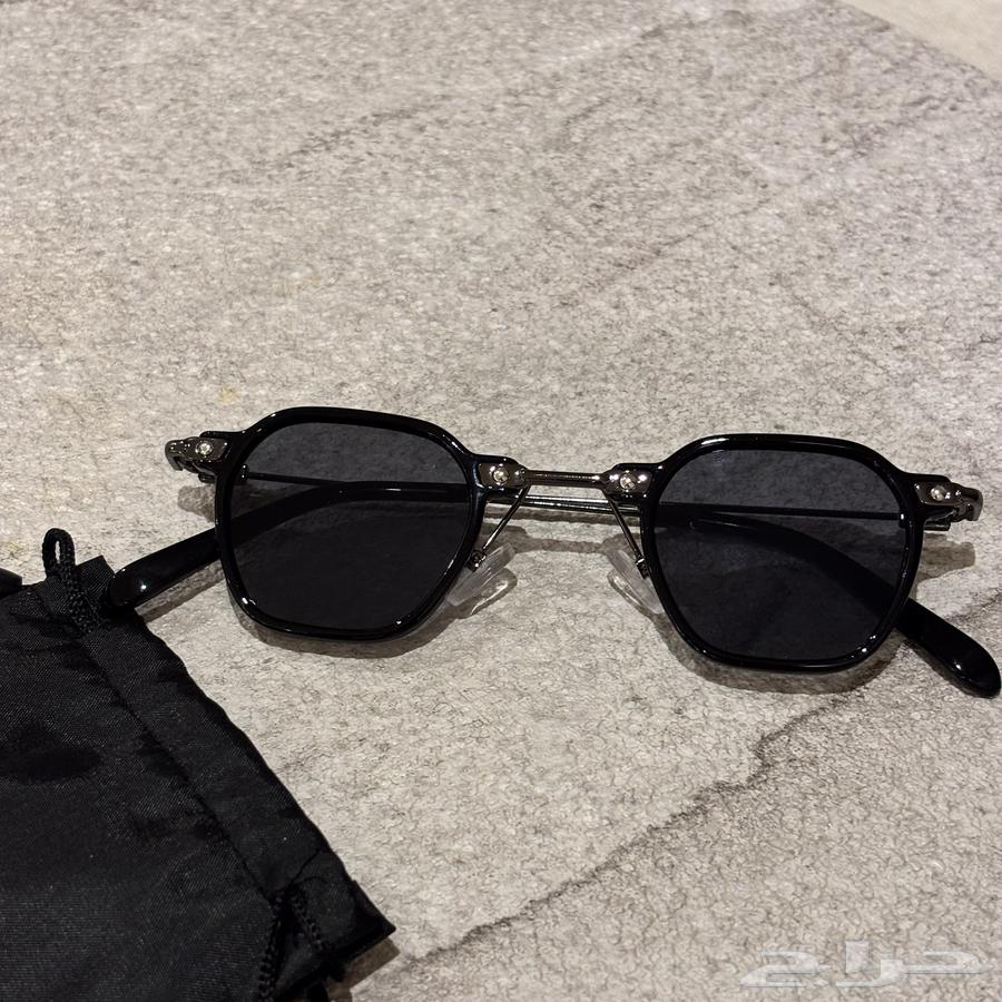 A distinctive pair of glasses63874562136834111