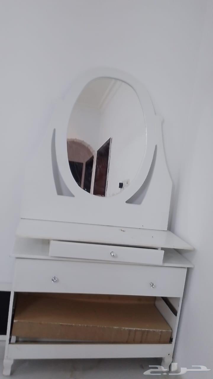 There is only one drawer, the other two are not functional and not needed, required 11063879626873091110