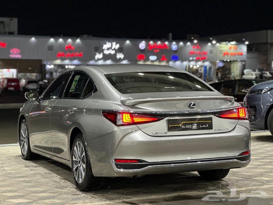 لكزس ES300 h موديل 2024 عداد 3 آلاف فقط شبه جديد63618049472897114