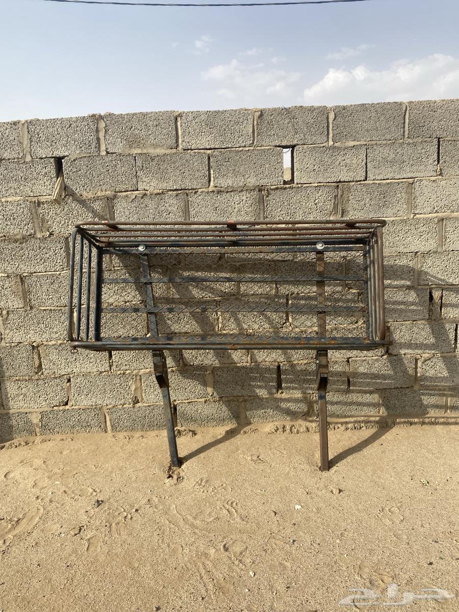 Furniture carrier mounted on the car's tow hitch64127931984642111